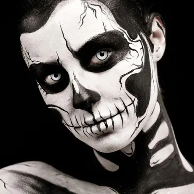 Produktbild von Farbige Kontaktlinsen Halloween Weiße Zombie Vampir Fasching Kostüm