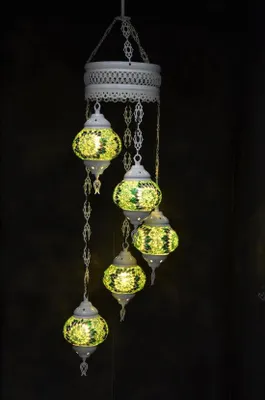 Immagine prodotto di Lampada a sospensione con 5 sfere di vetro colorato a mosaico in verde, lampada da soffitto orientale marocchina