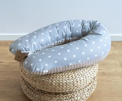 Produktbild von 190 cm L/XL  Sterne Grau/ MINKY Grau Seitenschläferkissen Medium-WEICH Füllung Kissen + Bezug Stillkissen Schwangerschaftskissen Relaxkissen LOOLAY®