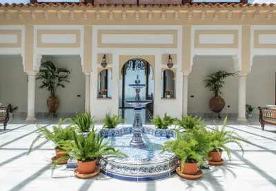 Immagine prodotto di Casa Padrino Luxury Art Nouveau Fountain White / Blue 300 x 300 x H. 155 cm - Fontana da giardino in Vetroceramica dipinta a mano - Accessori da giardino in stile barocco e liberty
