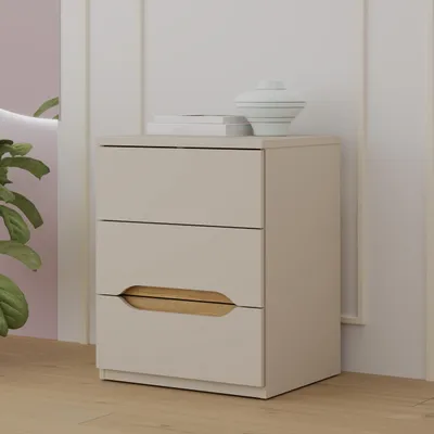Produktbild von Forte EDWAL Nachttisch 50, moderner Nachtschrank mit abgerundeten Griffmulden, 3 Schubladen, Holzwerkstoff, Kaschmir | Beige Holzdekor, 50,4 cm breit x 63,5 cm hoch x 41,5 cm tief