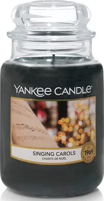 Produktbild von Yankee Candle Duftkerze, 623 g, Großes Glas, Singing Carols (Gewürznelke, Eukalyptus, Mandarine), Grün, Brenndauer 110-150 Std., Rund, Weihnachten