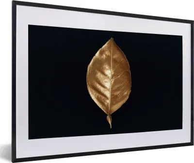 Produktbild von MuchoWow® Gerahmtes Poster Blätter - Chic - Gold - Pflanzen - Schwarz 60x40 cm - Poster mit Schwarzem Bilderrahmen Wandposter Rahmen Foto Bilder - Schlafzimmer - Plakat in Rahmen - Drucken