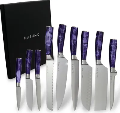 Produktbild von NATUMO Küchenmesser Set 9-teilig. HRC 56+ scharfes Messerset Profi in Damast-Optik aus Allzweckmesser, Fleischmesser, Gemüsemesser, Santoku Messer, Chefmesser (Lila)