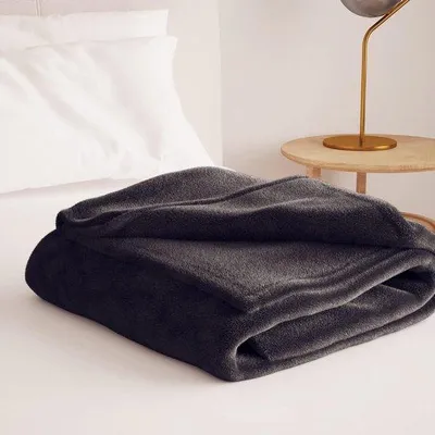 Produktbild von Famanu Decke 220x240 cm, dunkelgraue Wohndecke, Sofa- und Sommerdecke,