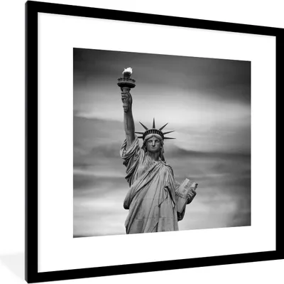 Produktbild von MuchoWow® MuchoWow® Gerahmtes Poster New York - Freiheitsstatue - Schwarz - Weiß 40x40 cm - Poster mit zchwarzem Bilderrahmen - Poster - Plakat im Rahmen