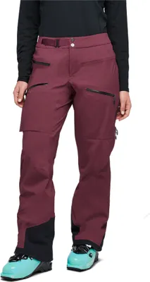 Damen Hardshellhose in Burgunderrot von Black Diamond; mit Reißverschlusstaschen und kontrastierenden schwarzen Einsätzen.