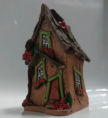 Ein kleines, zauberhaftes Häuschen mit  rustikalen, fast märchenhaften Charakter. Harmonische Farben