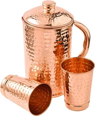 Produktbild von Kupferkrug aus 100 % reinem Kupfer mit 2 Bechern | Gehämmerter Krug für Trinkwasser mit Gläsern | Set aus Kupferkrug, Deckel und Bechern | Wasserkrug mit Griff | Ayurveda und mögliche gesundheitliche Vorteile