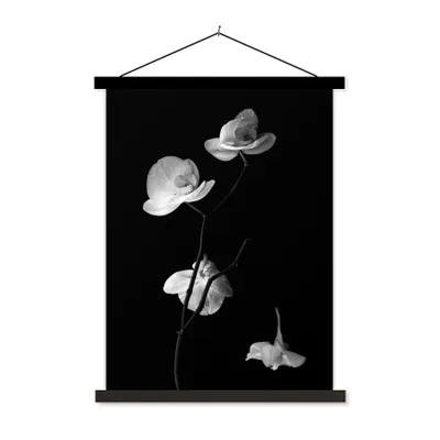 Produktbild von MuchoWow® Textilposter Orchidee - Blumen - Schwarz - Weiß - Stilleben 120x160 cm mit schwarzem Rahmen