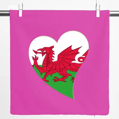 Produktbild von Huuraa Kissenbezug Wales Flagge Herz 40x40cm Fuchsia Baumwolle Dekokissenbezug Geschenkidee