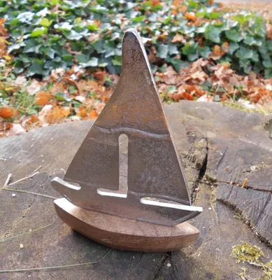 Produktbild von Segelboot Maritimes Deko-Objekt  Deko-Aufsteller Holz + Aluminium massiv 23cm