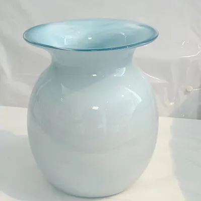 Immagine prodotto di Vaso in vetro soffiato, decorato con motivi marmorizzati in turchese e bianco
