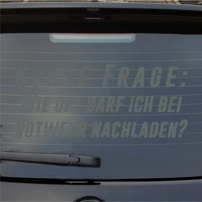 Produktbild von Heckscheibenaufkleber Kurze Frage Wie oft bei Notwehr nachladen 55x23 cm Grau Auto Aufkleber Sticker