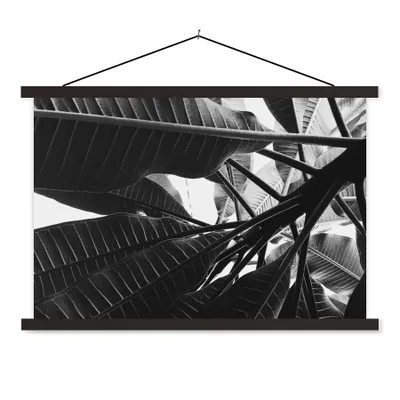 Produktbild von MuchoWow® Textilposter Palmenblatt - Tropisch 90x60 cm mit schwarzem Rahmen - Aufhängungssatz