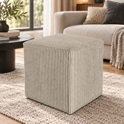 Produktbild von Best For Home | Würfel Pouf Hocker | Silber Poof Fußhocker | Samt Sitzhocker für Wohnzimmer, Schlafzimmer & Flur | Polster Ottoman | Gepolstert Sitzpuff oder Sitzwürfel für Sofa oder Sessel, KI-generiertes Bild