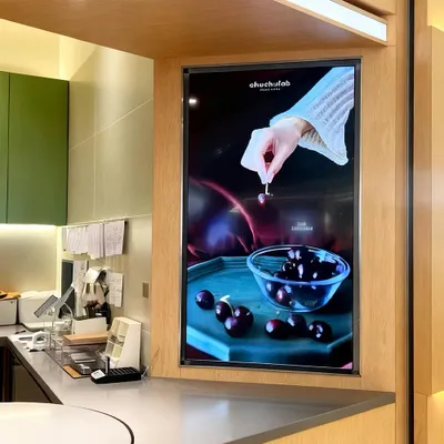Produktbild von Wandmontierter Werbemonitor – Digitales Werbedisplay, Kundenstopper mit automatischem Media Player für gewerbliche Nutzung, 50 Zoll /GGJ50B/