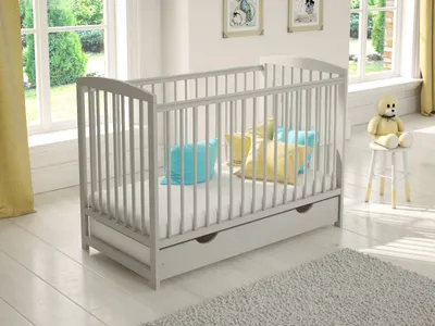 Produktbild von Šedá dětská postýlka se zásuvkou 120 x 60 cm + penový matrac s prešívaným poťahom + dřevěný bezpečnostní kryt + ochranný potah