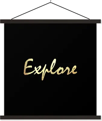 Produktbild von MuchoWow® Textilposter Zitat - Reisen - Gold - Schwarz 120x120 cm mit schwarzem Rahmen - Aufhängungsset