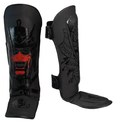 Productafbeelding van Dragondo 40724-P Yakuza scheenbeschermers – Professionele scheen- en kuitbescherming voor Muay Thai, kickboksen en MMA – Stootvaste beenschermer met samurai-design, zwart (L)