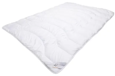 Produktbild von Traumschloss Comfort Faserbettdecke normal 200 x 200 cm seidiger Bezugsstoff