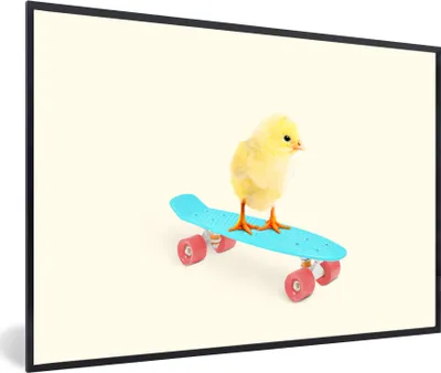 Produktbild von MuchoWow® Gerahmtes Poster Küken - Gelb - Skateboard - Blau - Tiere 30x20 cm - Poster mit Schwarzem Bilderrahmen Wandposter Rahmen Foto Bilder - Kunstdruck - Bild-Poster