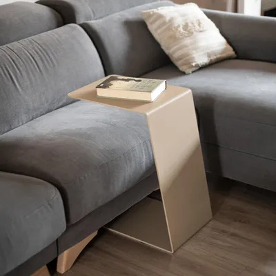 Imagen del producto de Mesa auxiliar metálica con forma de C