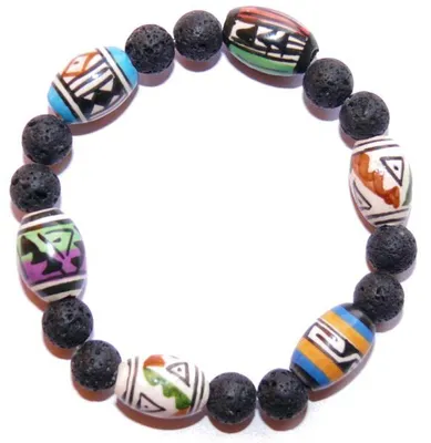 Produktbild von flexibles Armband aus Peru - mit vielen bunten Perlen und Lavasteinperlen 8 mm