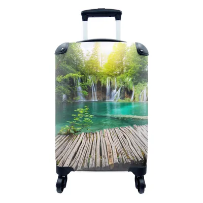 Produktbild von MuchoWow® Koffer Handgepäck Trolley Rollkoffer Kleine Reisekoffer mit 4 Rollen - Brücke - Wasserfall - Natur - Cabin Size < 55x40x23 cm & 55x40x20 cm - Fotokoffer - Kabinenkoffer - Boardgepäck - Reise-Box - Reisekoffer - Reisegepäck - Koffer mit Bild - Trolley für Kinder