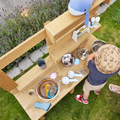 Zdjęcie produktu dla HOME DELUXE - Kuchnia błotna MANDU - Wymiary: 103 x 35 x 110 cm - wykonana z drewna jodłowego, wraz z kompletnymi akcesoriami I Kuchnia do zabawy na świeżym powietrzu zabawka dla dzieci kuchnia na świeżym powietrzu