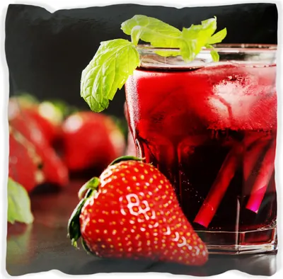 Produktbild von Wallario Premium Kissen, weiche Oberfläche, mit Motiv Erdbeer-Mojito - Frische Erdbeeren, Größe: 60 x 60 cm, mit weißer Rückseite
