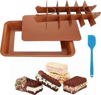 Produktbild von Famanu Browniebackform mit 18 Trennwänden - Braun