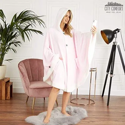 Produktbild von Famanu Hoodie Decke mit Kapuze - Kuscheliges Fleece in Einheitsgröße