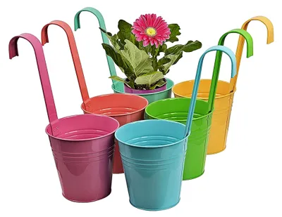 Produktbild von 6er Set Hängetöpfe - Bunte Pastell Blumentöpfe aus robustem Zink mit Haken für einfache Dekoration, geeignet als Pflanztopf, Übertopf oder dekorative Vase für ansprechende Garten Deko