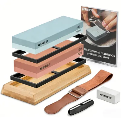 Obrázek produktu pro Sada brusných kamenů KEENBEST pro broušení nožů. Obsahuje: brusný kámen 400/1000, brusný kámen 3000/8000, podklad z bambusu s protiskluzovou úpravou, úhelník a proužek kůže