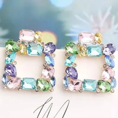 Immagine prodotto di Orecchini Cristallo Multicolore - Eleganza Barocca per Ogni Occasione KP39530