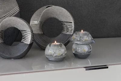 Image de Gilde, vase en forme de trou, modèle "Bridgetown", rayé, en céramique, gris et argenté, lot de 2, L. 23 cm, l. 9 cm, H. 22 cm. Référence : 43209 4009079432091
