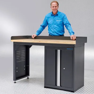 Produktbild von Werkbank 150 cm mit Schrank und Türen – Eichenholz-Arbeitsplatte