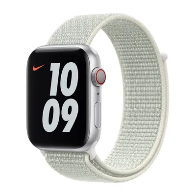 Produktbild von Apple Smartwatch-Armband Sport Loop aus Nylon, Grau/Weiß, gewebt, Klettverschluss, atmungsaktiv, leicht, schweißresistent, schnell trocknend, reflektierendes Garn, dehnbar, Originalprodukt, für Apple Watch 42-49 mm Gehäuse, 145-220 mm Handgelenk, MGQJ3ZM/A