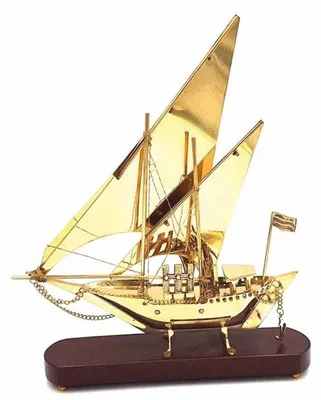 Produktbild von Casa Padrino Deko Messing Segelschiff auf Holzsockel Gold / Dunkelbraun H. 43 cm
