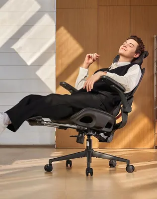 Zdjęcie produktu dla Ergonomiczne krzesło biurowe, krzesło do pracy z dynamicznym podparciem lędźwiowym, szerokim podgłówkiem i składanymi podłokietnikami, regulacją nachylenia od 90 do 135°, kolor czarny