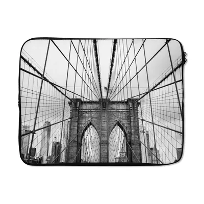 Produktbild von MuchoWow® Laptop Hülle 17 Zoll Laptoptasche Brücke - Architektur - Schwarz - Weiß - USA - Zipper - Schutzabdeckung