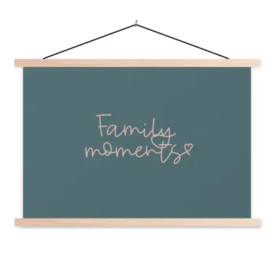 Produktbild von MuchoWow® Textilposter Zitate - Sprichwörter - Familienmomente 60x40 cm mit holzfarbenen Rahmen - Bilder