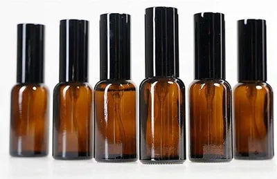 Immagine prodotto di 6 flaconi spray in vetro marrone opaco da 30 ml