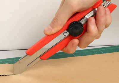 Image de NT Cutter L-500P boîtier plastique 18 mm rouge