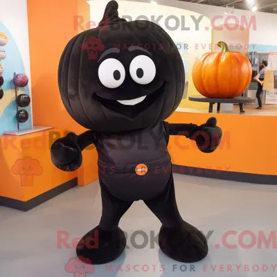 Immagine prodotto di Personaggio mascotte REDBROKOLY di una zucca nera vestita con pantaloni da jogging e braccialetti