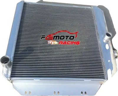 Immagine prodotto di Radiatore, alluminio, dimensioni del nucleo 540 mm x 475 mm, dimensioni complessive 665 mm x 610 mm, diametro di ingresso 38 mm, diametro di uscita 45 mm