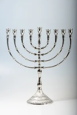 Produktbild von Chanukka Leuchter 9armig vernickelt Silber 32 cm