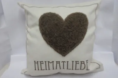 Immagine prodotto di Gilde Kissen, quadratisch, "Heimatliebe", Herzmotiv, Schriftzug, Polyester, braun, creme, VE 3, B. 45 cm, H. 45 cm 47273 4063387472736