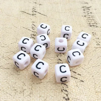 Produktbild von Buchstaben Perlen, 30 Stück, 6x6 mm, weiß mit schwarz, eckig, Buchstabe C
